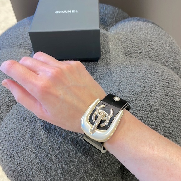 Chanel Bracelet (like new!) - Picture 5 of 6